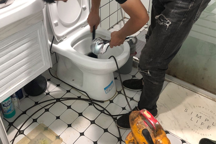 高青马桶堵塞自己疏通还是找师傅?专业上门服务让你省时更省心